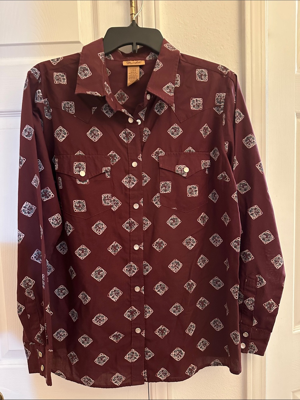 Wrangler Women’s Burgundy Snap-Front Casual Button-Down Shirt Size Large